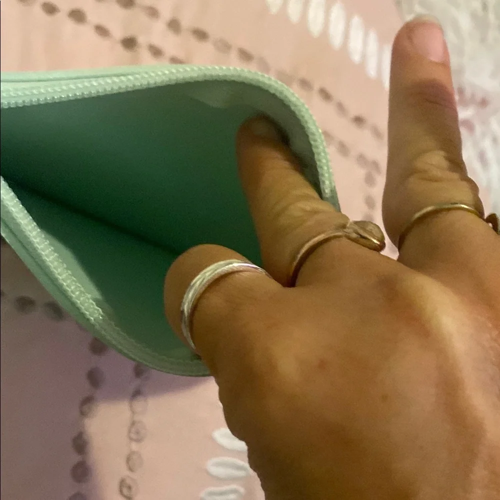 Stylish Mint Green Coin Purse with 'HELLO' Design